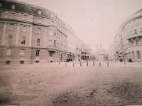 Trg kralja Petra (današnji Trg žrtava fašizma) 1928. godine, ulica Račkog  Trg ima iznimno zanimljivu povijest. Do 1927. godine. bio je to Trg N, od 1927. godine do 1941. godine Trg kralja Petra I. (Karađorđevića), za NDH Trg III, od 1943. godine Trg Kulina bana, od 1945. godine do 1990. godine Trg žrtava fašizma, od 1990. godine do 2000. godine Trg hrvatskih velikana, a 2000. godine mu je ponovno vraćeno ime Trg žrtava fašizma.